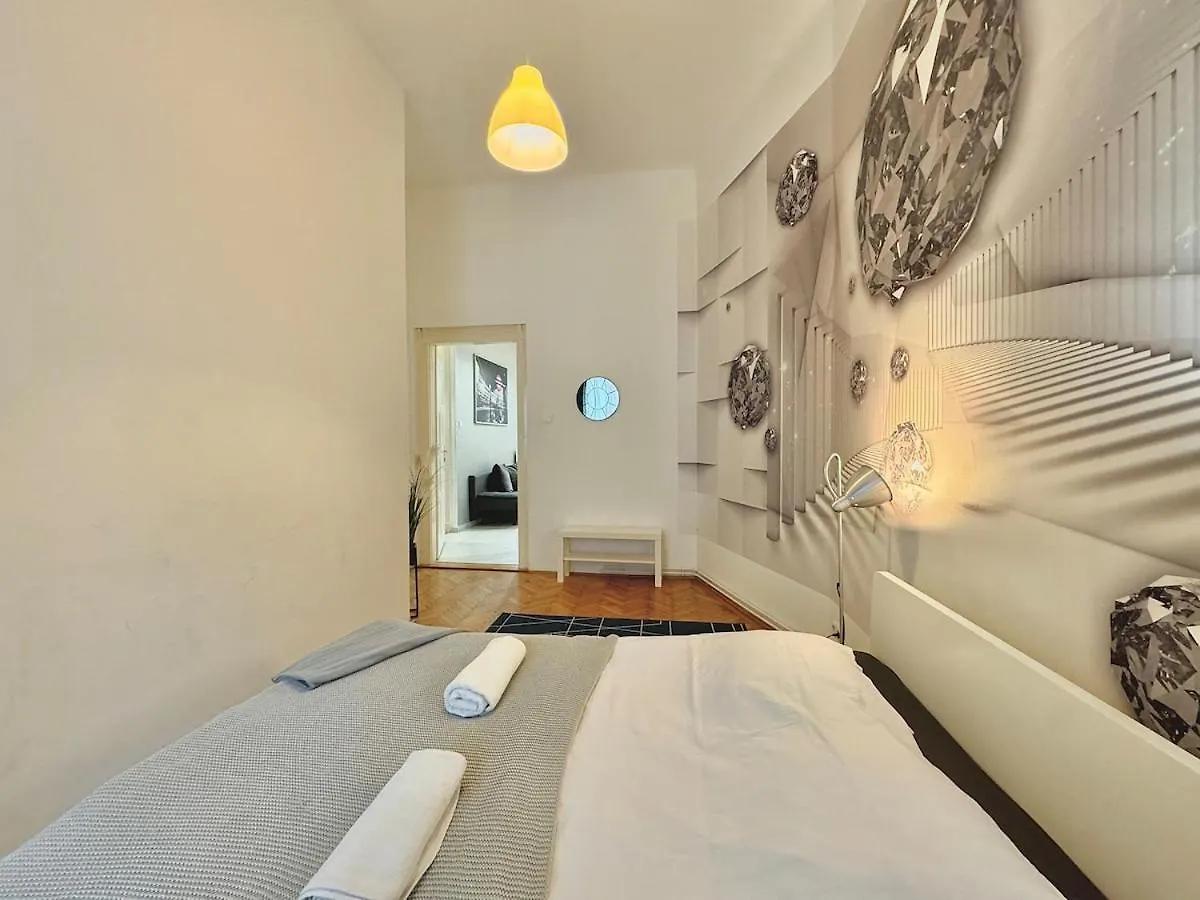 Trendy Spacious, Parking, Downtown, Ruin Pubs! Budapešť Apartmán
