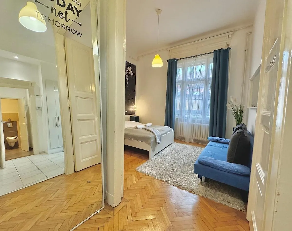 Trendy Spacious, Parking, Downtown, Ruin Pubs! Budapesta