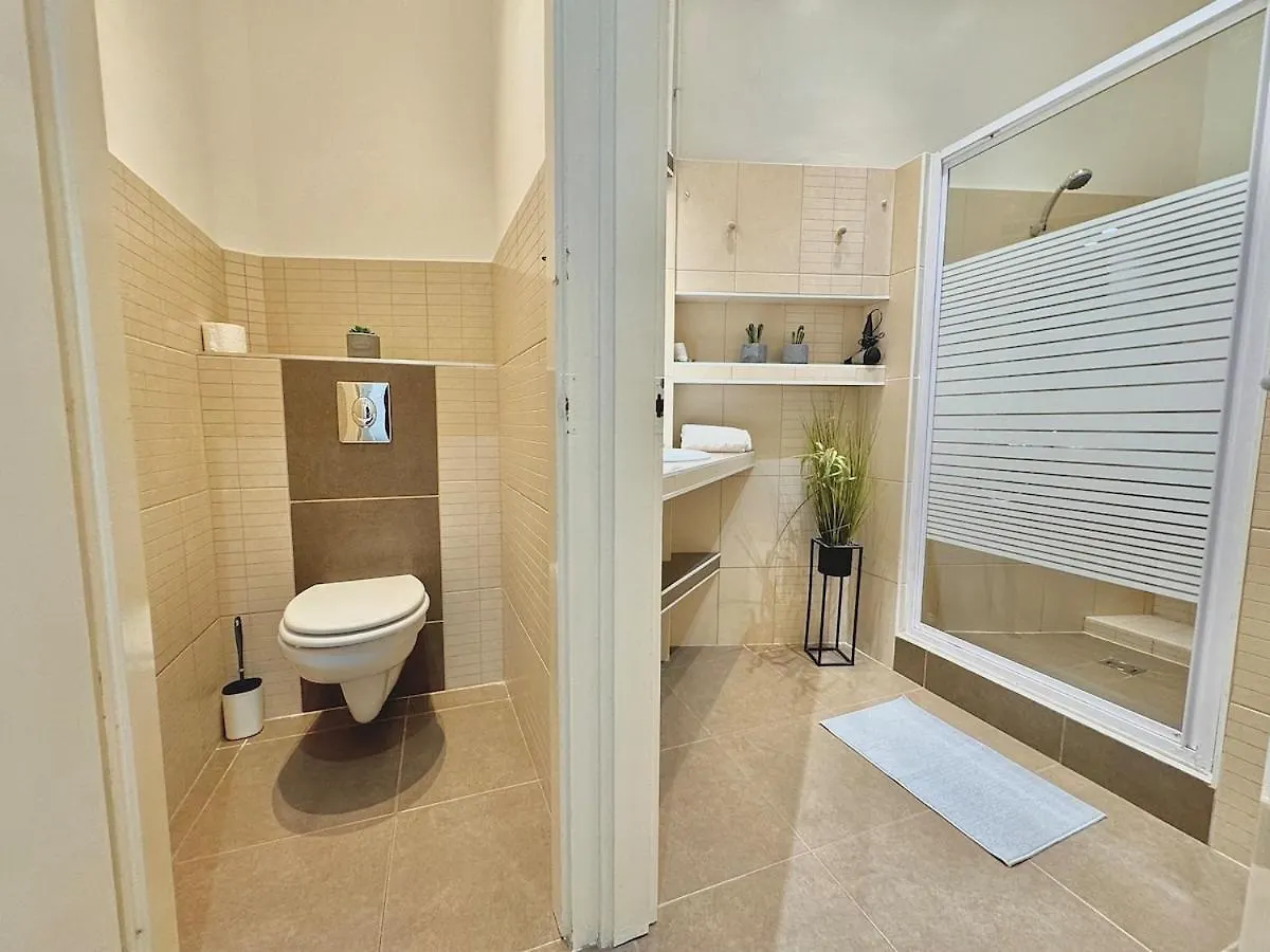 Trendy Spacious, Parking, Downtown, Ruin Pubs! Budapesta Apartament