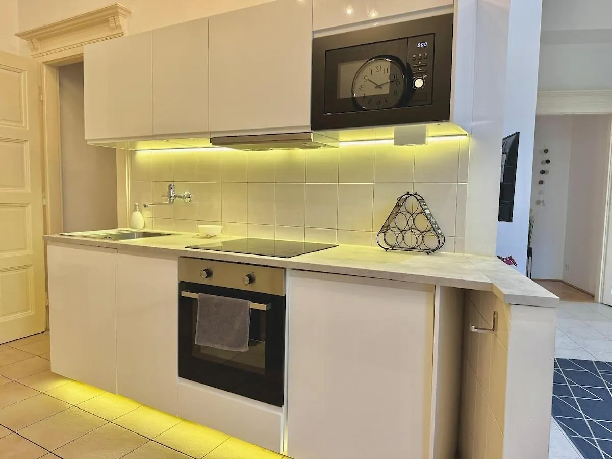 Trendy Spacious, Parking, Downtown, Ruin Pubs! Budapesta 0*,  Ungaria